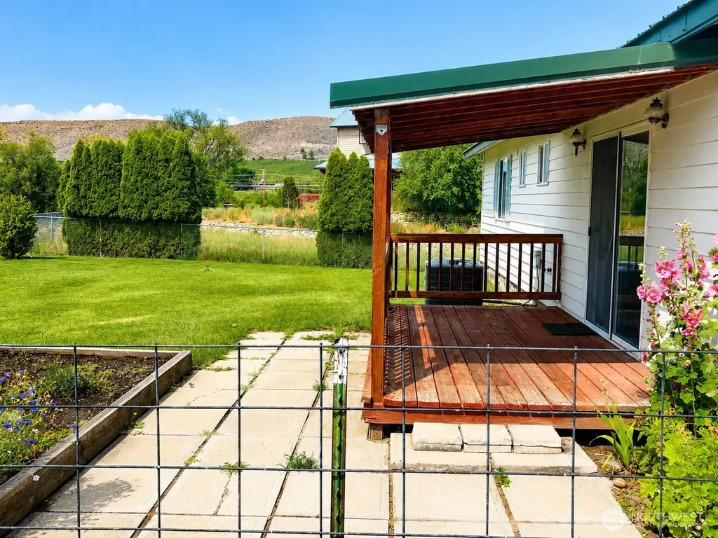 8 Orchard Loop S. Tonasket WA 98855