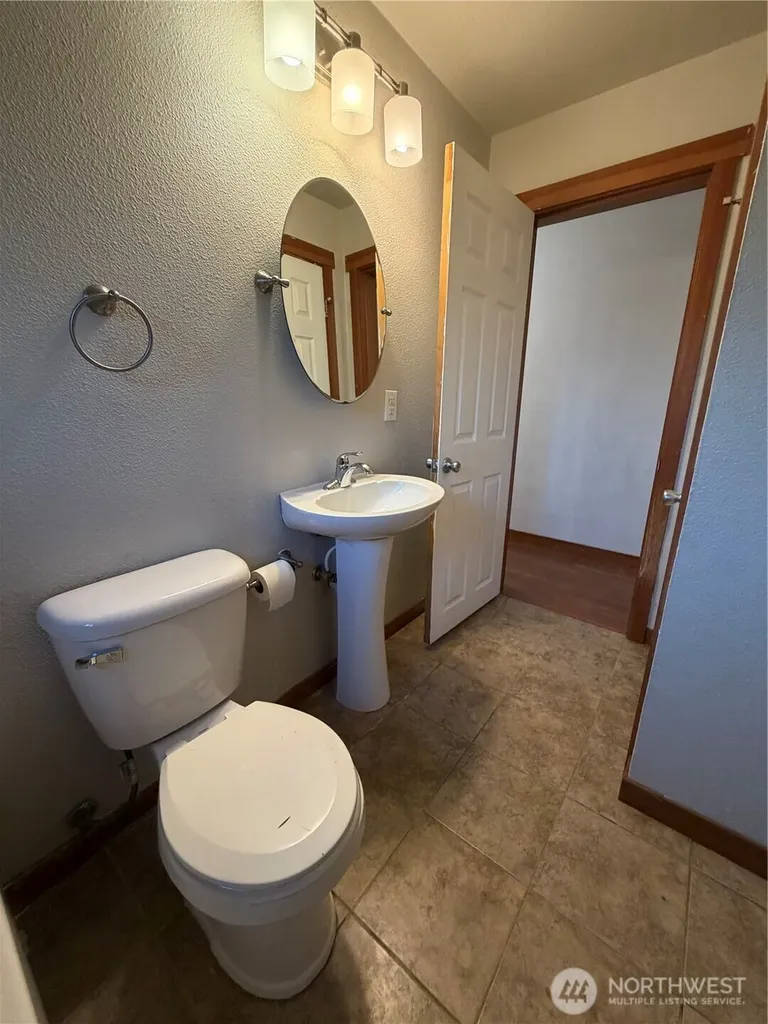 2505 Harrison Avenue Everett WA 98201