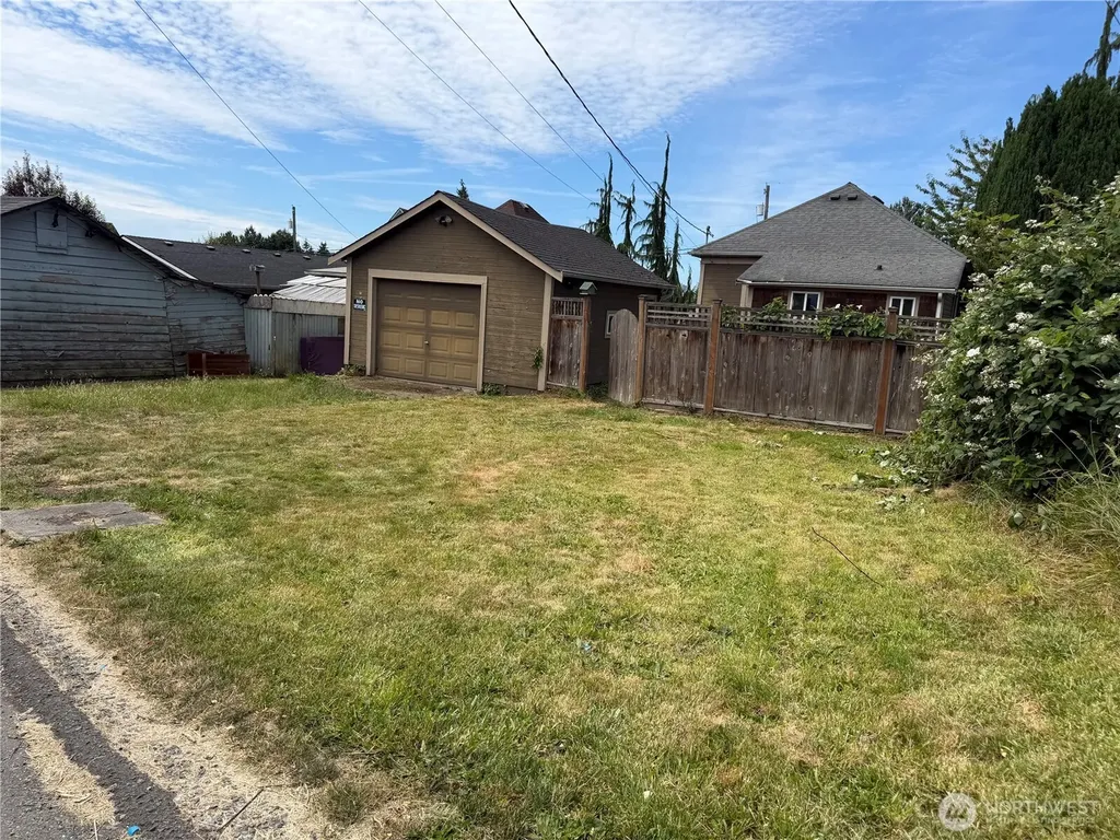 2505 Harrison Avenue Everett WA 98201