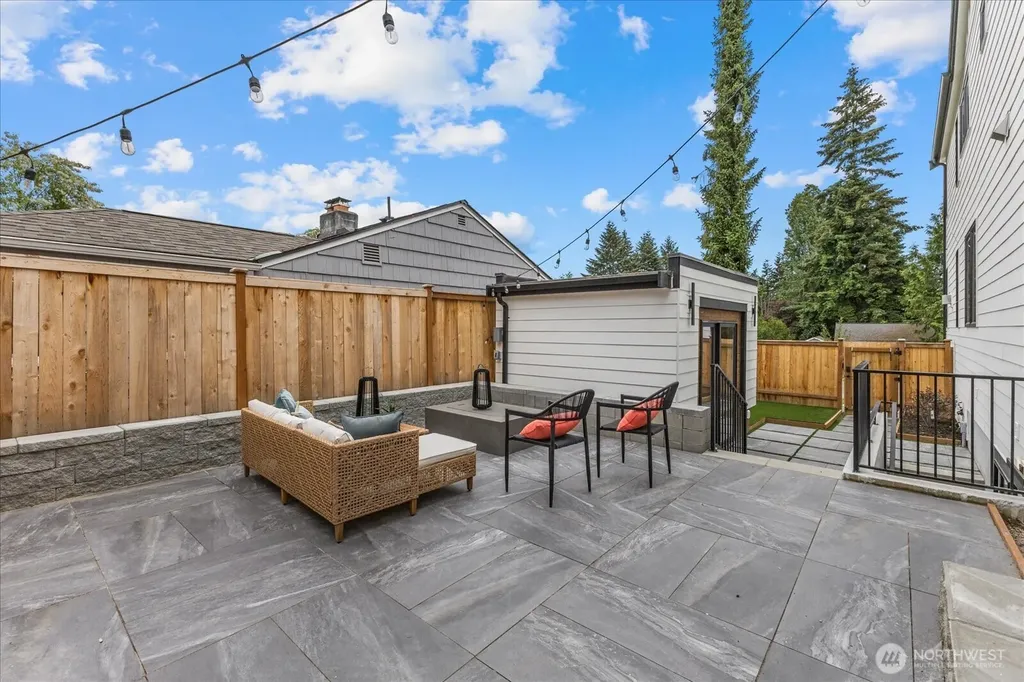 11709 Roosevelt Way NE Seattle WA 98125
