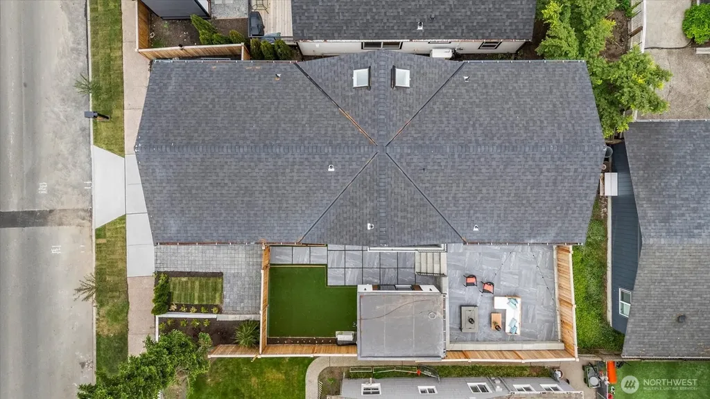11709 Roosevelt Way NE Seattle WA 98125