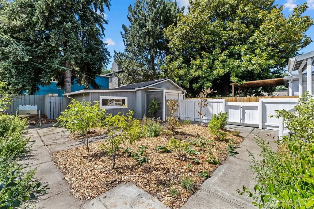 523 Williams Avenue S Renton WA 98057