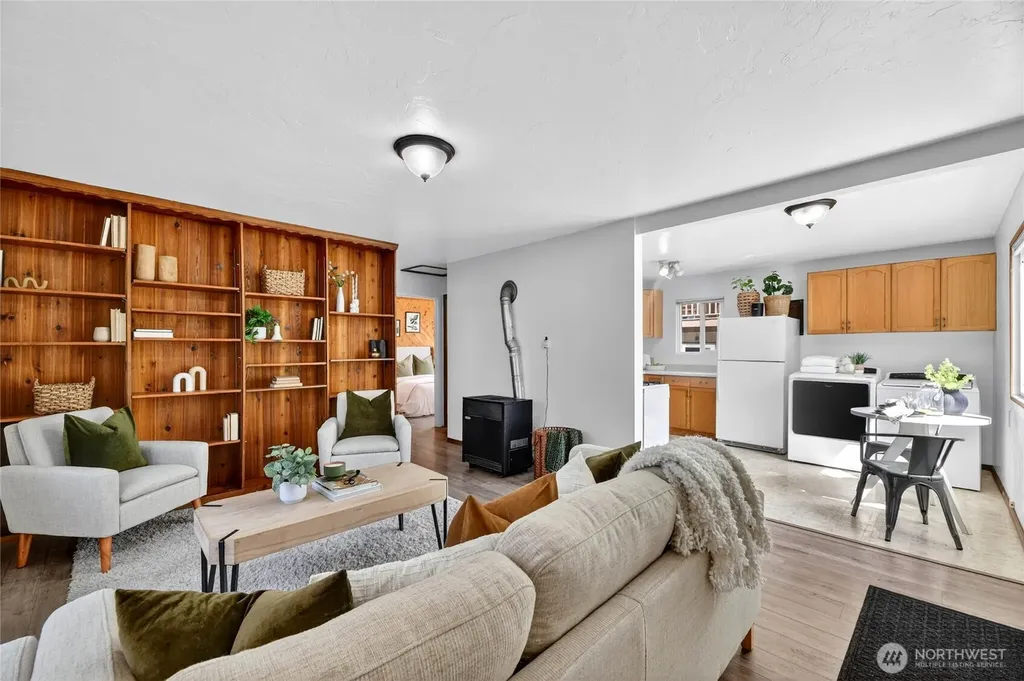2827 SW Nevada Street Seattle WA 98126