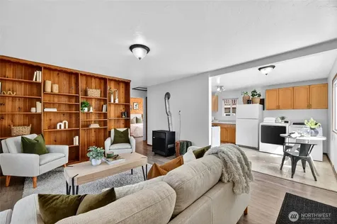 2827 SW Nevada Street Seattle WA 98126