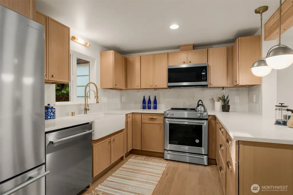 3613 40th Avenue W Seattle WA 98199