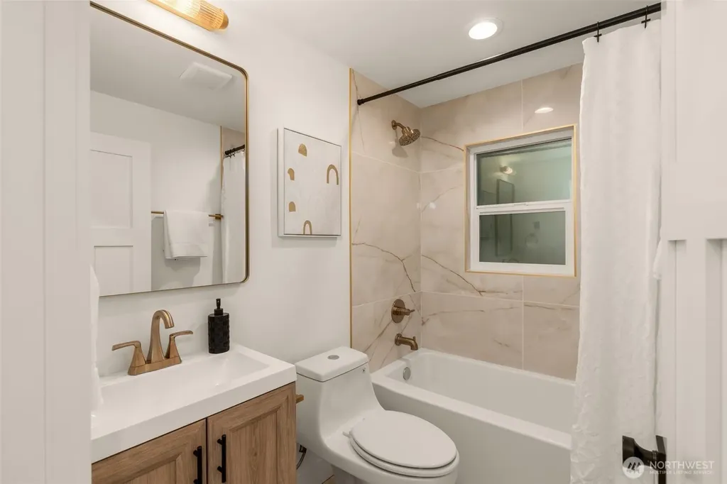 3613 40th Avenue W Seattle WA 98199