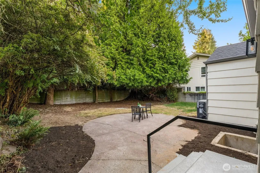 3613 40th Avenue W Seattle WA 98199