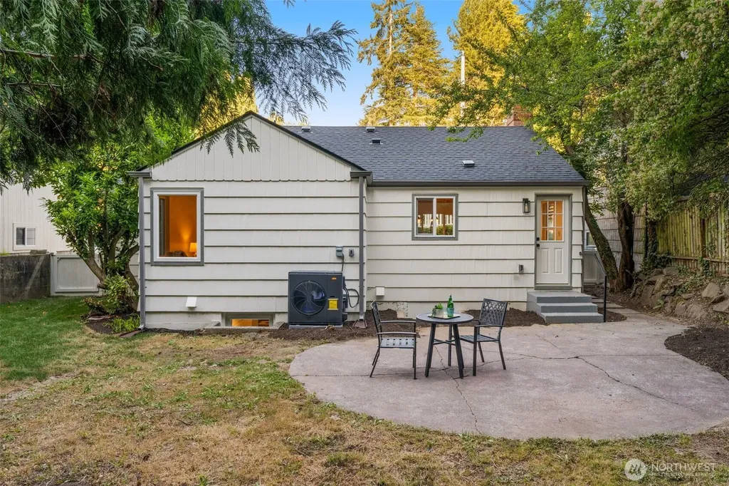 3613 40th Avenue W Seattle WA 98199