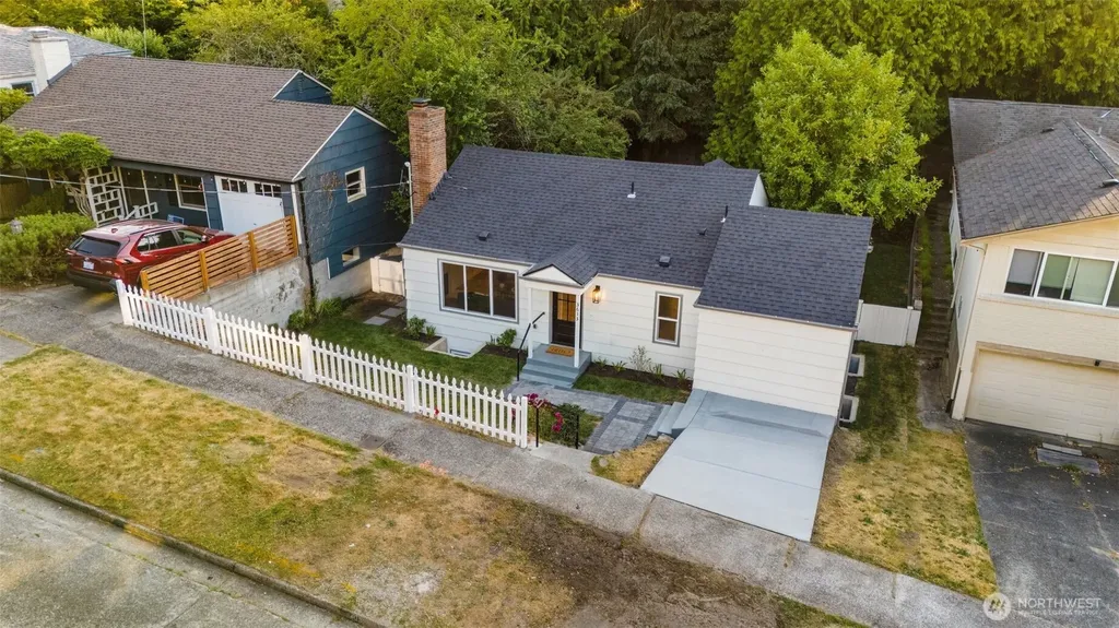 3613 40th Avenue W Seattle WA 98199