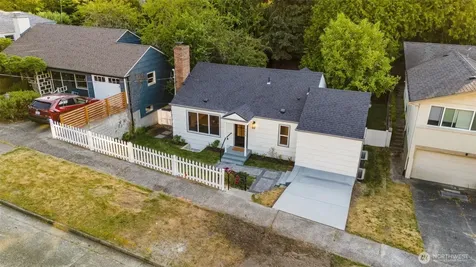3613 40th Avenue W Seattle WA 98199