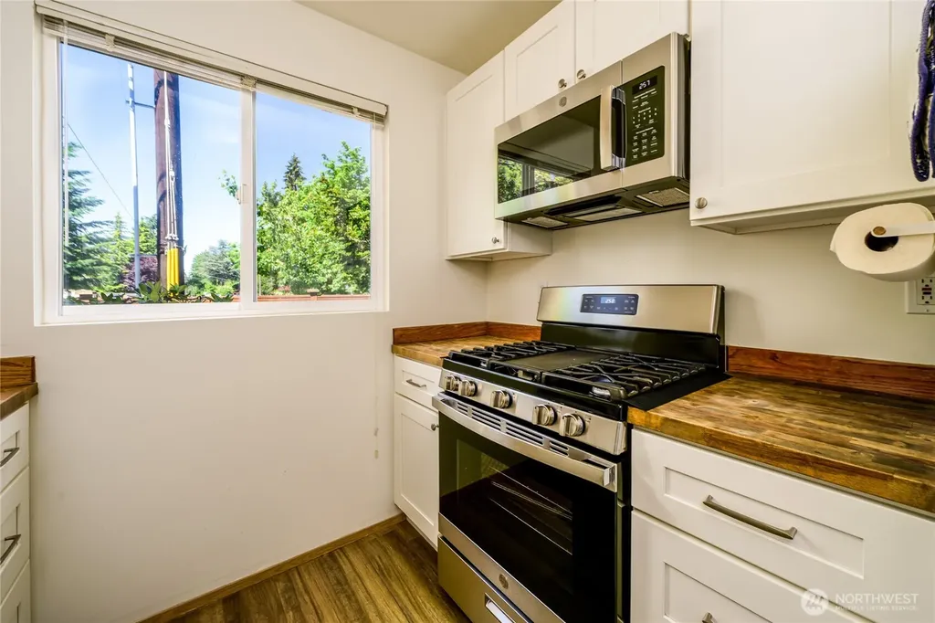 1318 N 184th Court Shoreline WA 98177