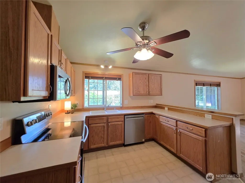51 SE Cabana Avenue Shelton WA 98584