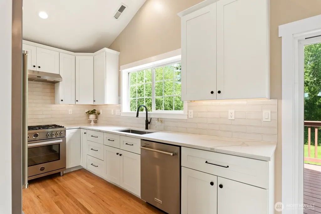 933 E Sharon Avenue Burlington WA 98233