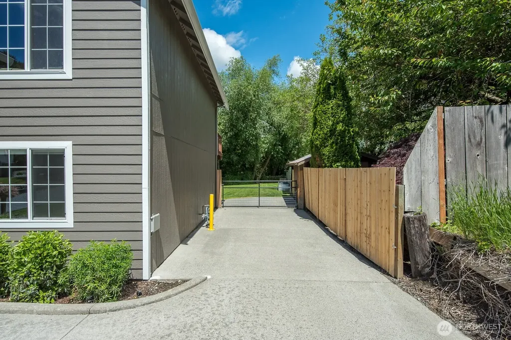 933 E Sharon Avenue Burlington WA 98233