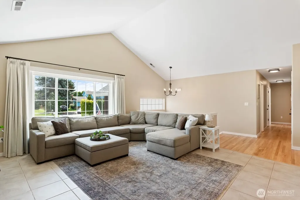 933 E Sharon Avenue Burlington WA 98233
