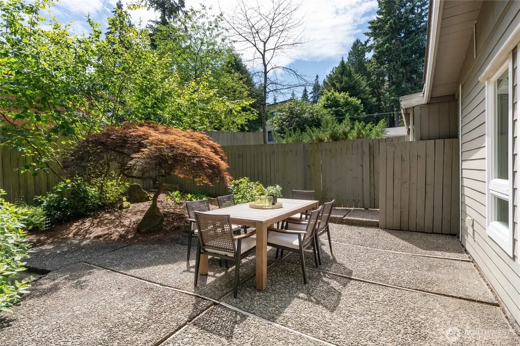 1928 109th Avenue SE Bellevue WA 98004