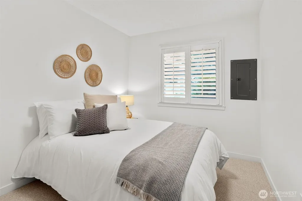 1928 109th Avenue SE Bellevue WA 98004