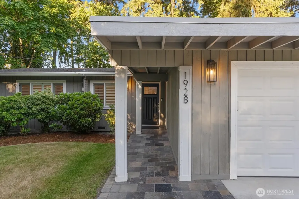 1928 109th Avenue SE Bellevue WA 98004