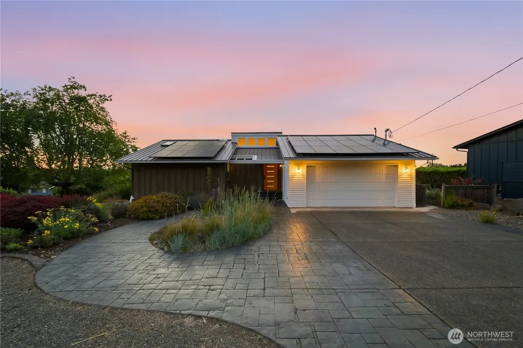 8615 43rd Street W University Place WA 98466