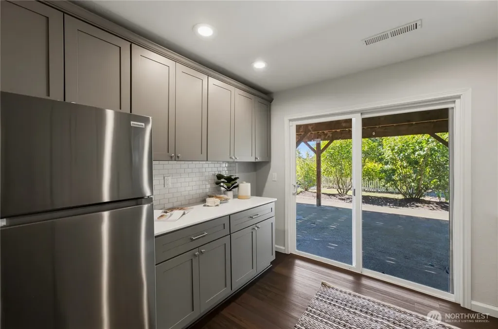 8615 43rd Street W University Place WA 98466