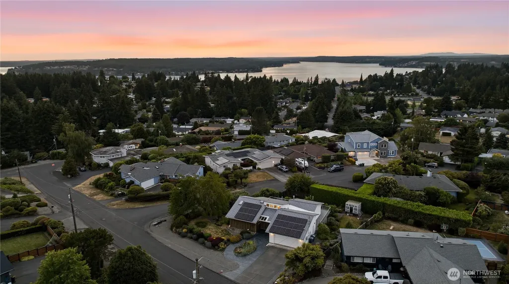 8615 43rd Street W University Place WA 98466