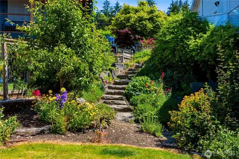 8615 43rd Street W University Place WA 98466