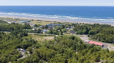 8 Biggs Avenue Pacific Beach WA 98550