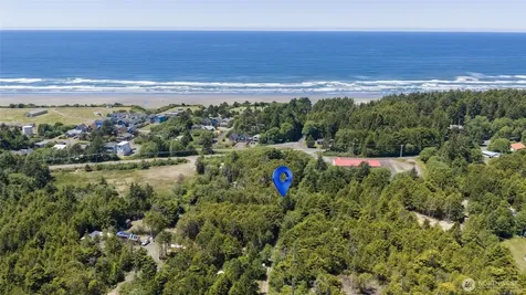 8 Biggs Avenue Pacific Beach WA 98550