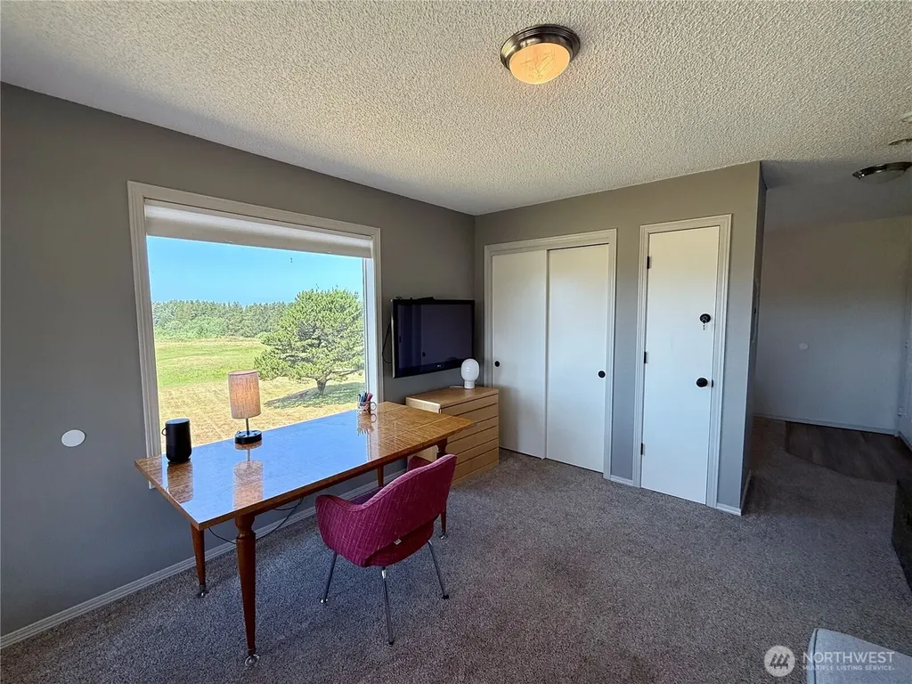 210 26th Street NW Long Beach WA 98631