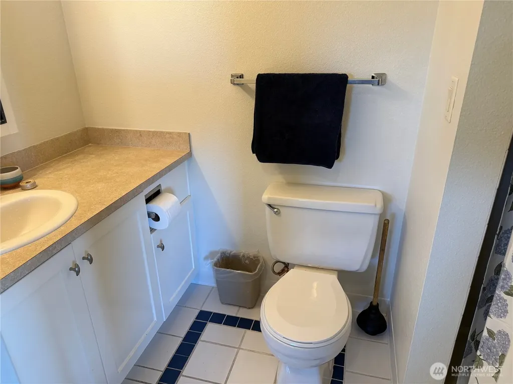 210 26th Street NW Long Beach WA 98631