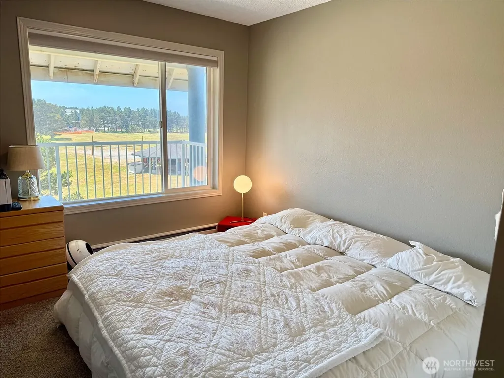 210 26th Street NW Long Beach WA 98631