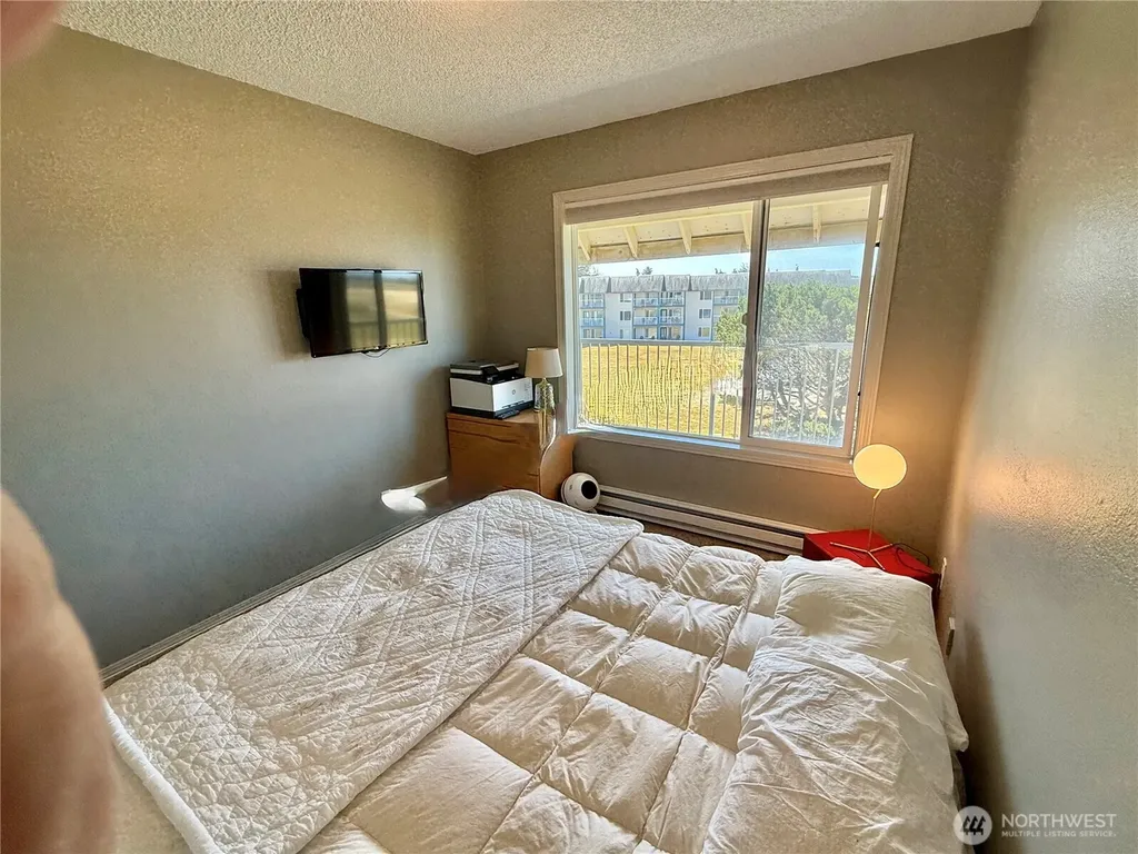 210 26th Street NW Long Beach WA 98631