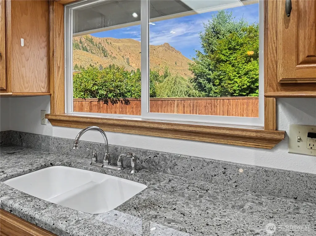 1324 Seneca Street Wenatchee WA 98801