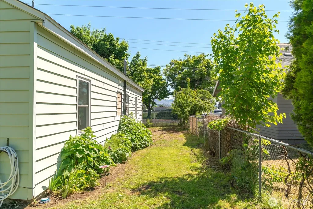 606 S Miller Street Wenatchee WA 98801