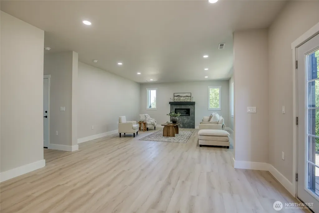 1408 Grays Point Lane Aberdeen WA 98520