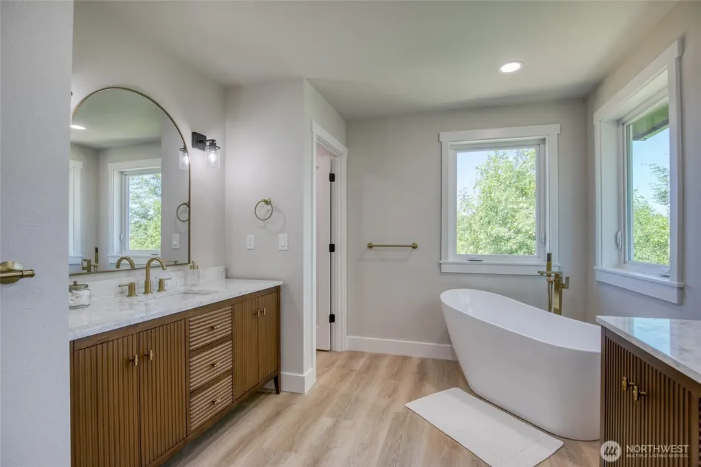 1408 Grays Point Lane Aberdeen WA 98520