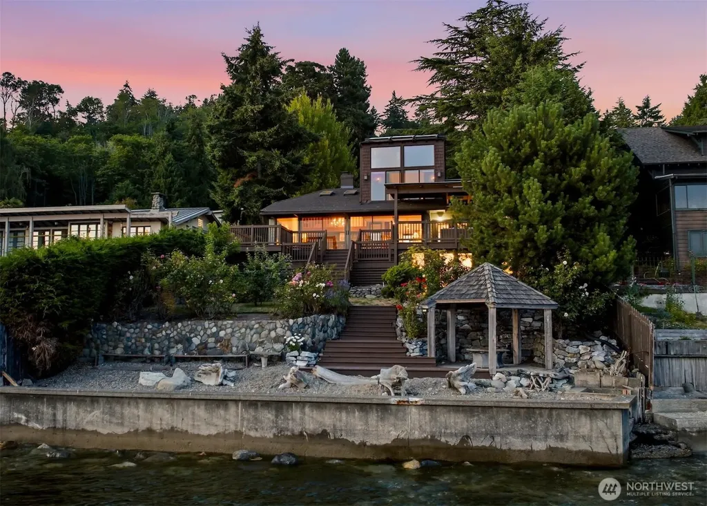 2111 SW 174th Street Burien WA 98166