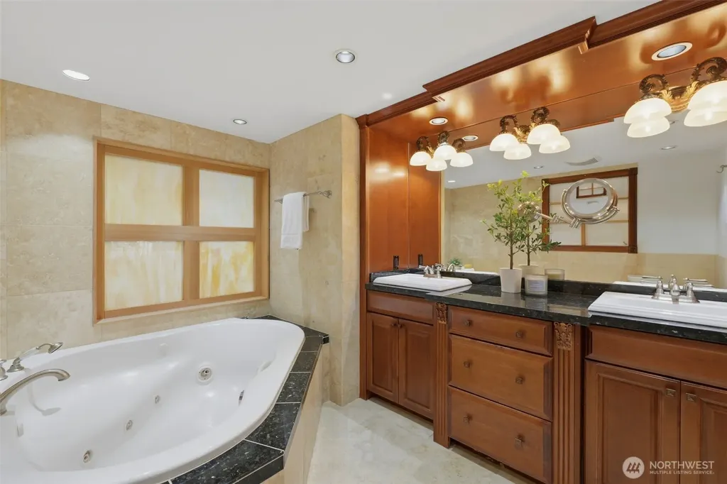 2111 SW 174th Street Burien WA 98166