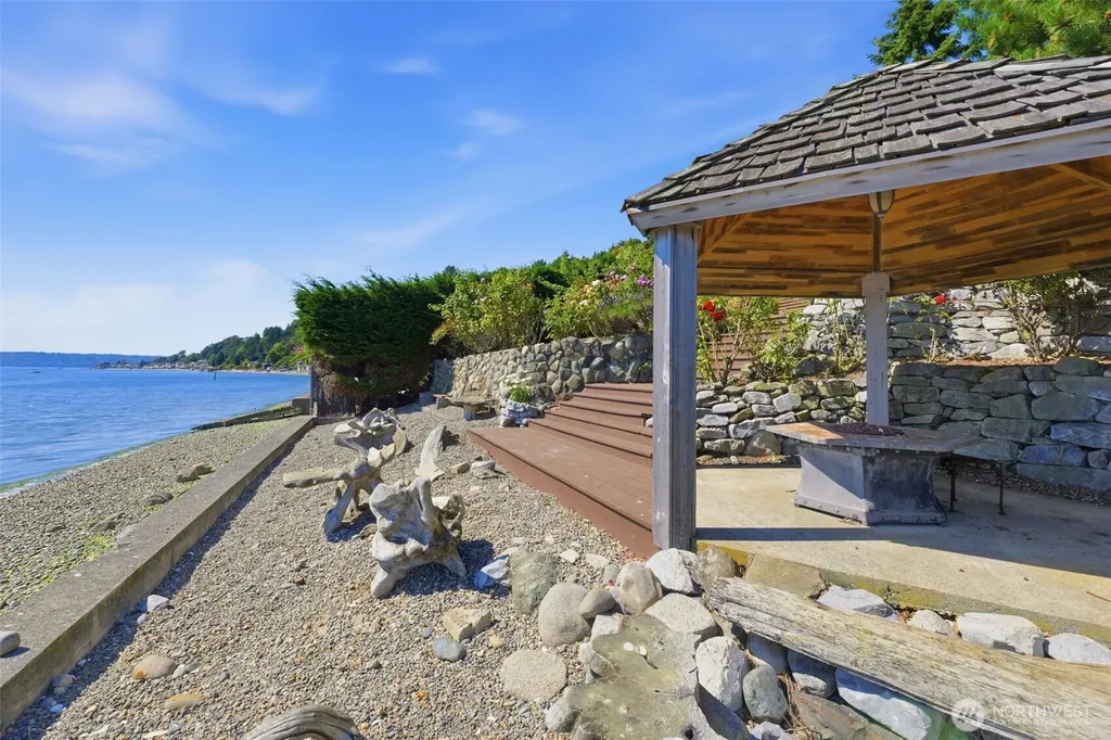2111 SW 174th Street Burien WA 98166