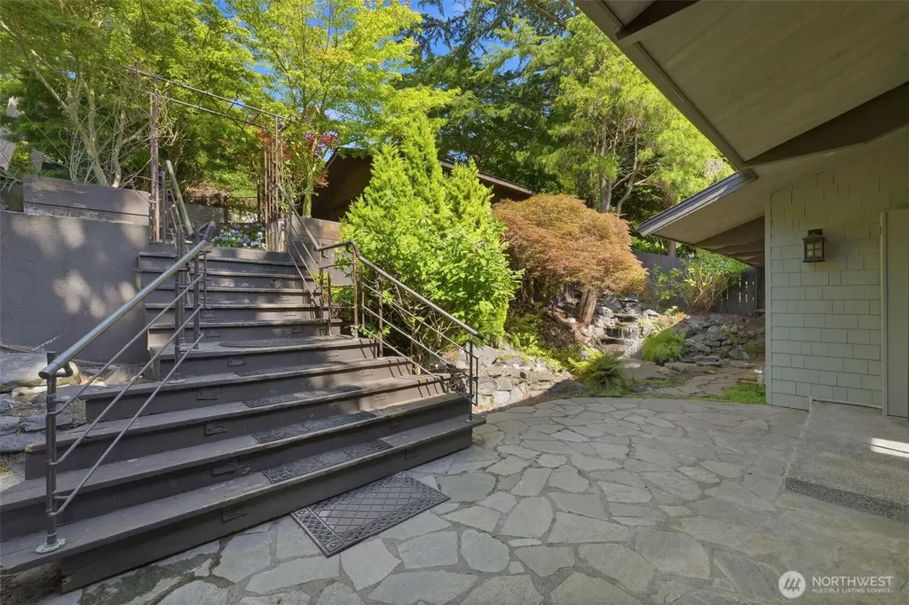 2111 SW 174th Street Burien WA 98166