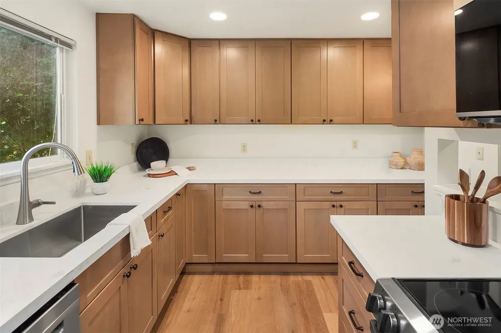 10822 E Riverside Drive Bothell WA 98011