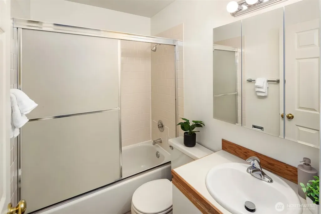 10822 E Riverside Drive Bothell WA 98011