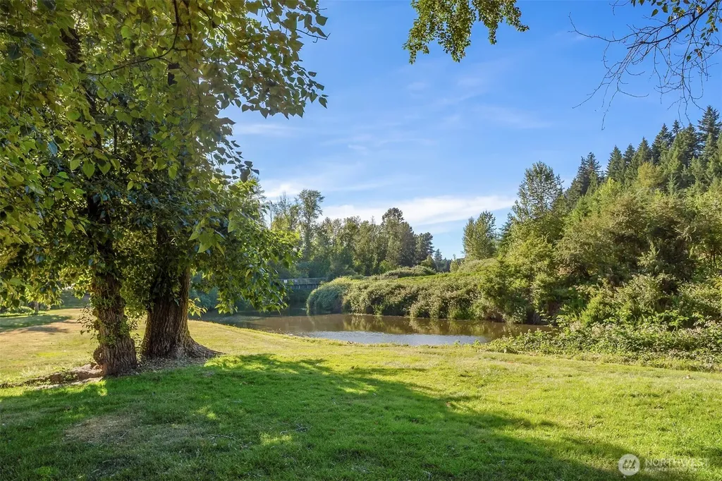 10822 E Riverside Drive Bothell WA 98011