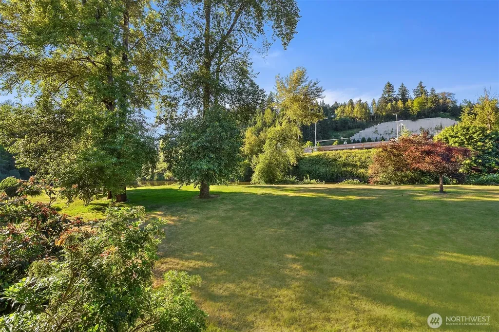 10822 E Riverside Drive Bothell WA 98011