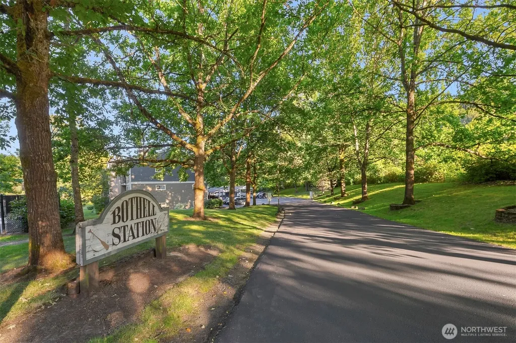 10822 E Riverside Drive Bothell WA 98011