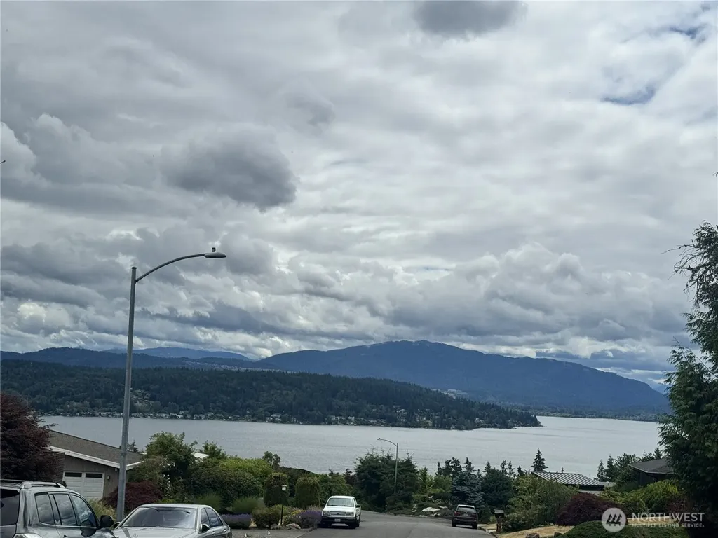 16711 NE 6th Place Bellevue WA 98008