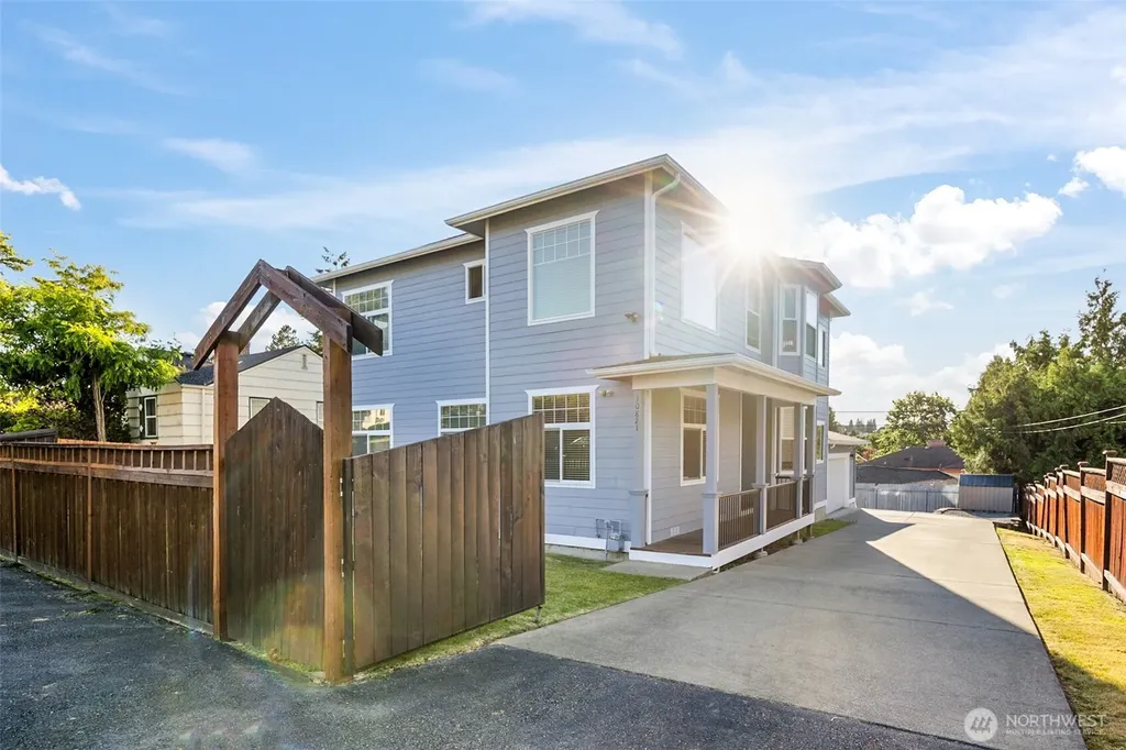 10821 Crestwood Drive S Seattle WA 98178