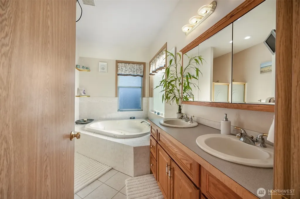 10821 Crestwood Drive S Seattle WA 98178