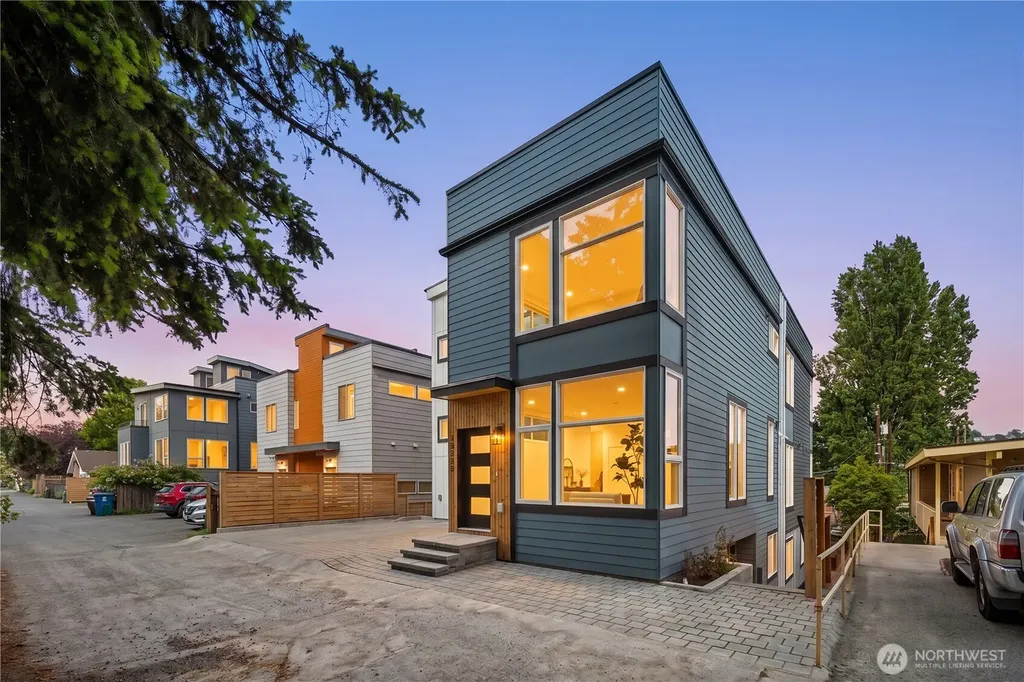 3035 21st Avenue W Seattle WA 98199