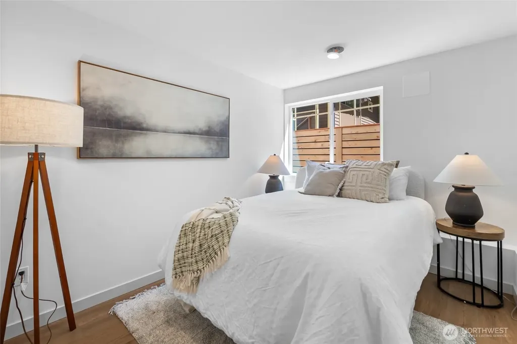 3035 21st Avenue W Seattle WA 98199